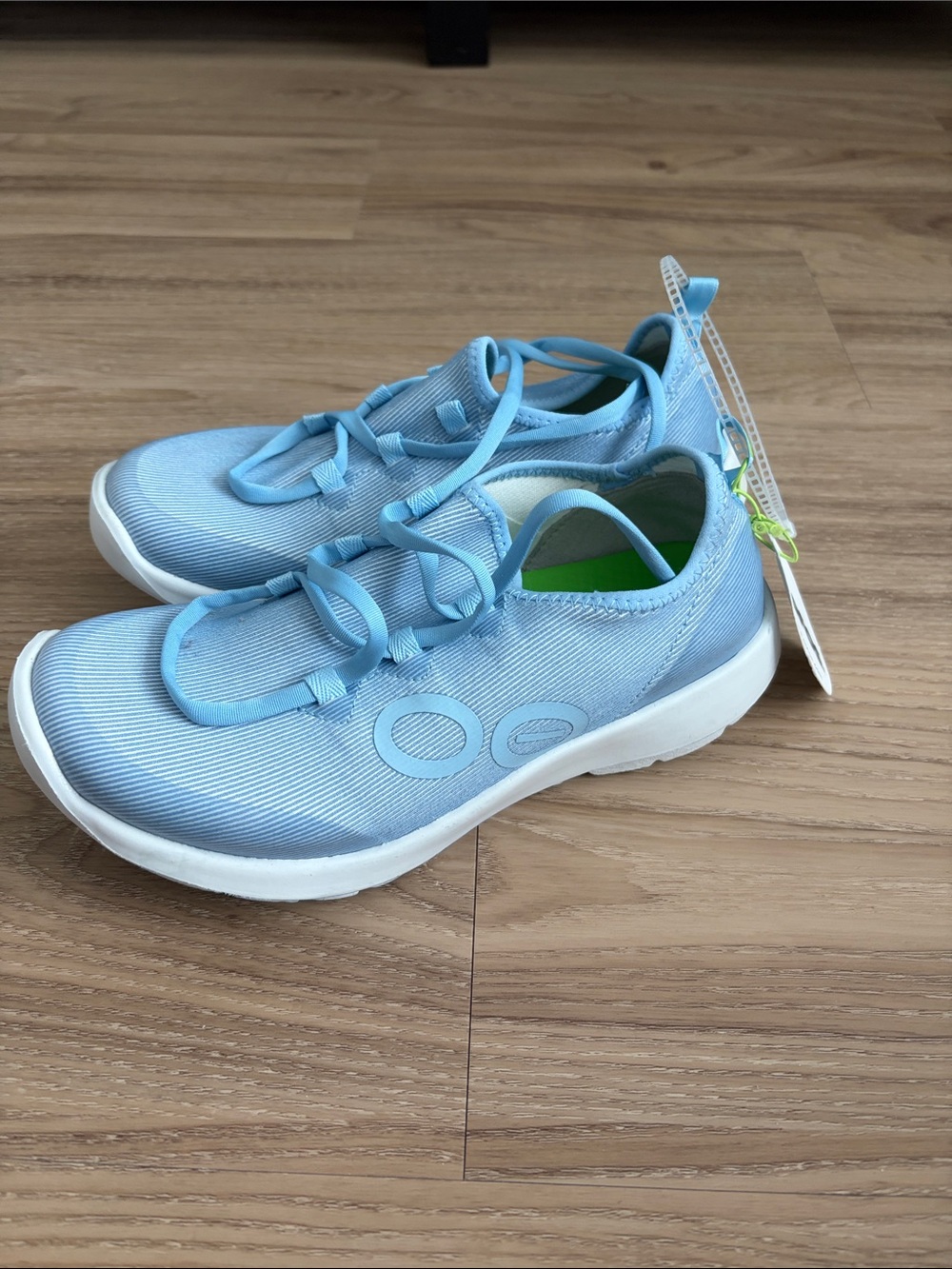 Oofos oomg sports ls women carolina blue recovery shoes size 7 nwt